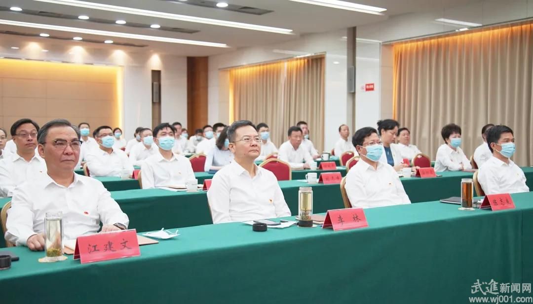 区四套班子领导集中收看庆祝中国共产党成立100周年大会
